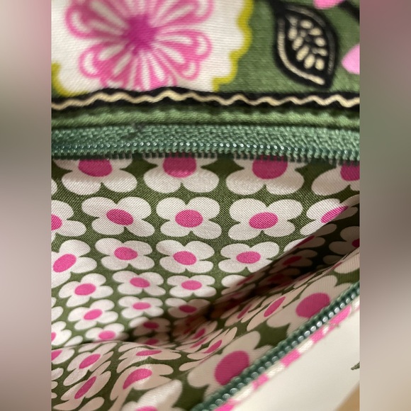 VERA BRADLEY - Little Flap Hipster Crossbody Purse - Olivia Pink & Green - NWOT - Picture 8 of 13